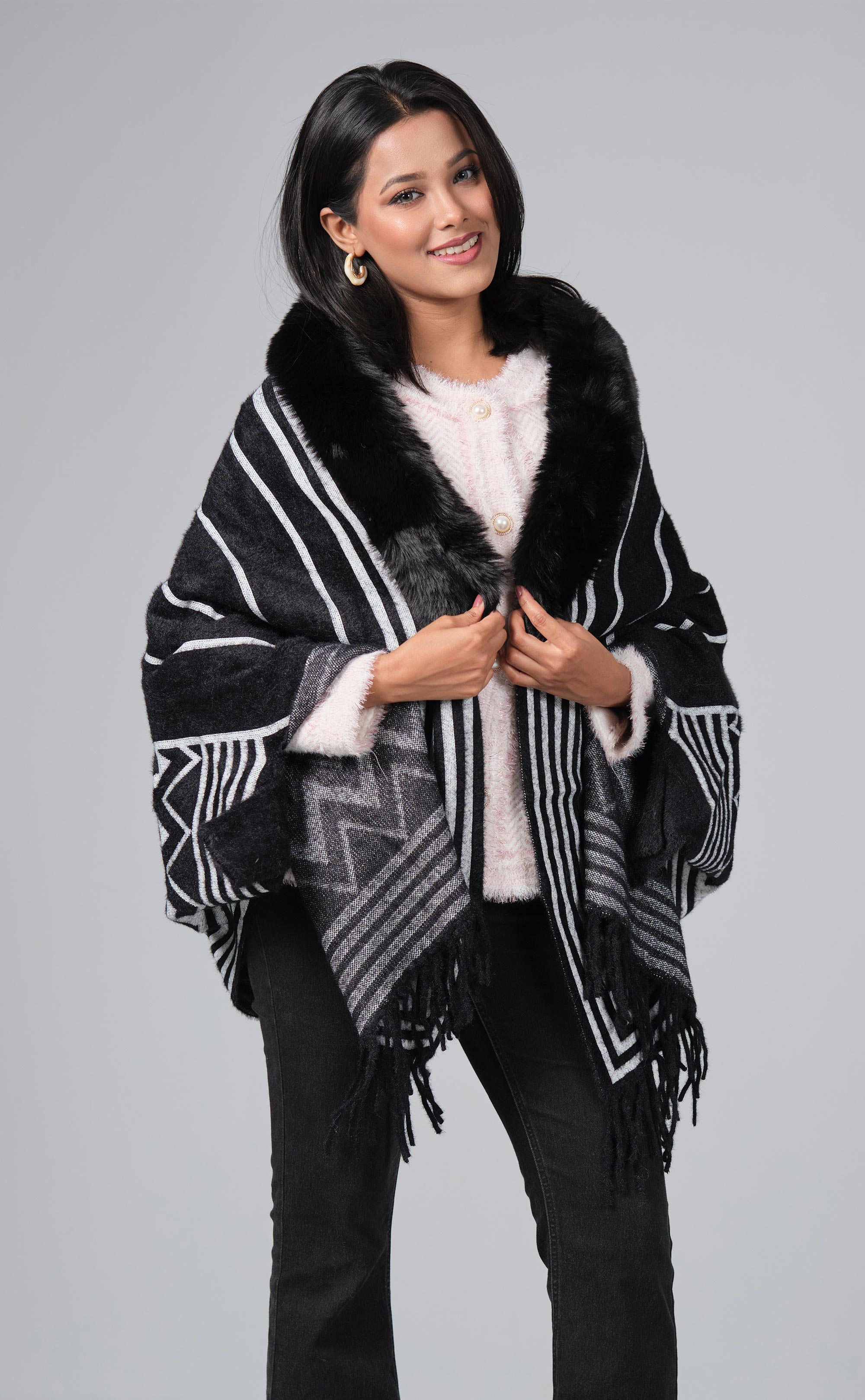 Women’s Black & White Faux-Fur Collared Winter Poncho – Elegant Warm Layer by PURPLE